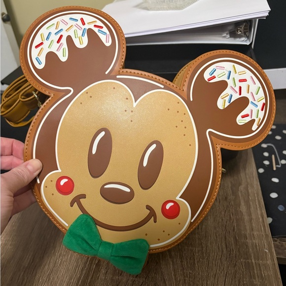 🔥Loungefly Minnie & Mickey Mouse Cookie-Shaped Crossbody Bag - Picture 2 of 4